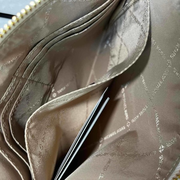 NWT - Michael Kors XL Zip Clutch Wristlet (LT Cream) - Picture 4 of 5